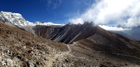 these mountains form the Tibetan (China) border